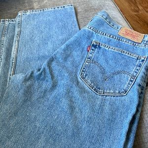 Vintage high waisted 36 30 Levi’s. Zipper front in great shape